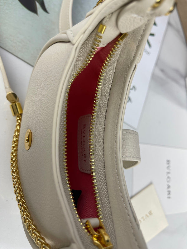 Dragons Bags Detail