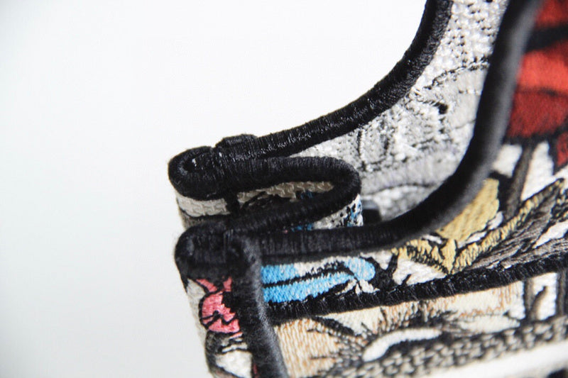 Dragons Bags Detail