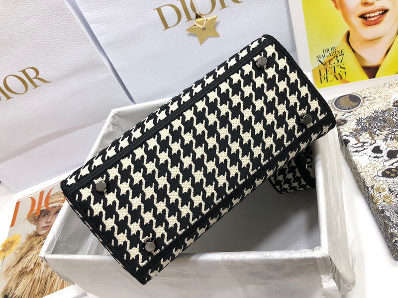 Dragons Bags Detail