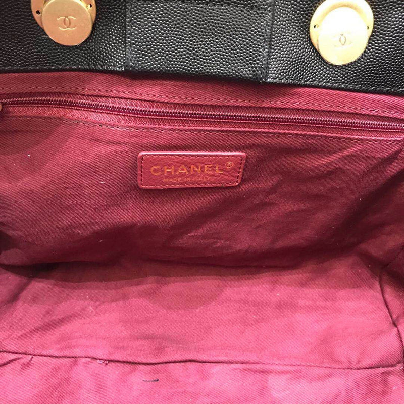 Dragons Bags Detail