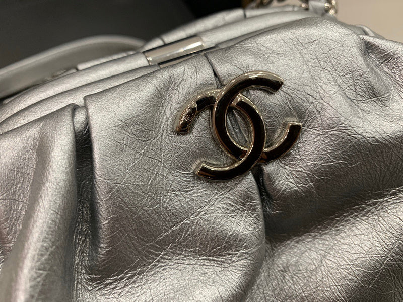 Dragons Bags Detail