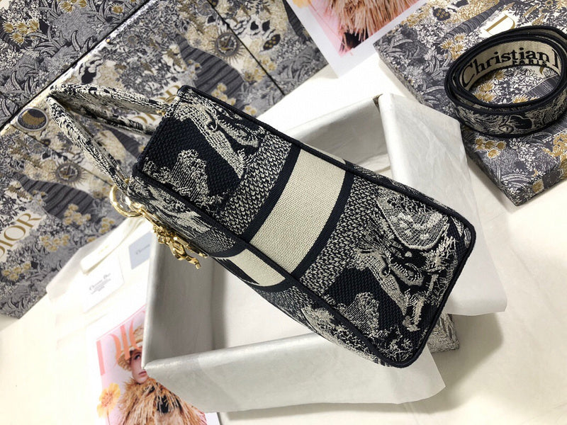 Dragons Bags Detail