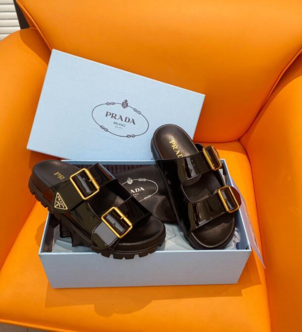 Dragons Bags Detail