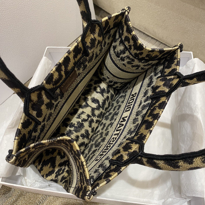 Dragons Bags Detail
