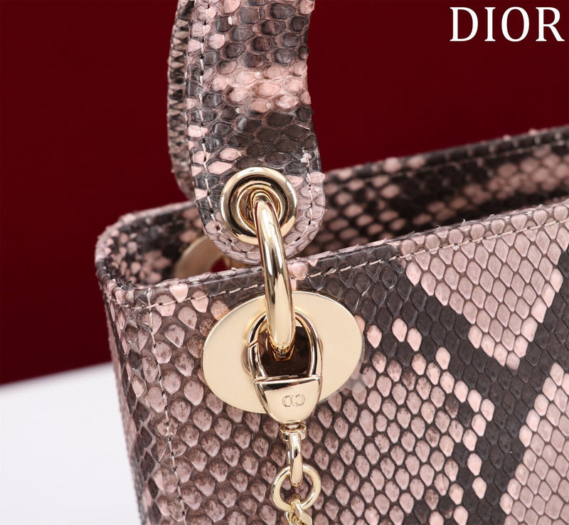 Dragons Bags Detail