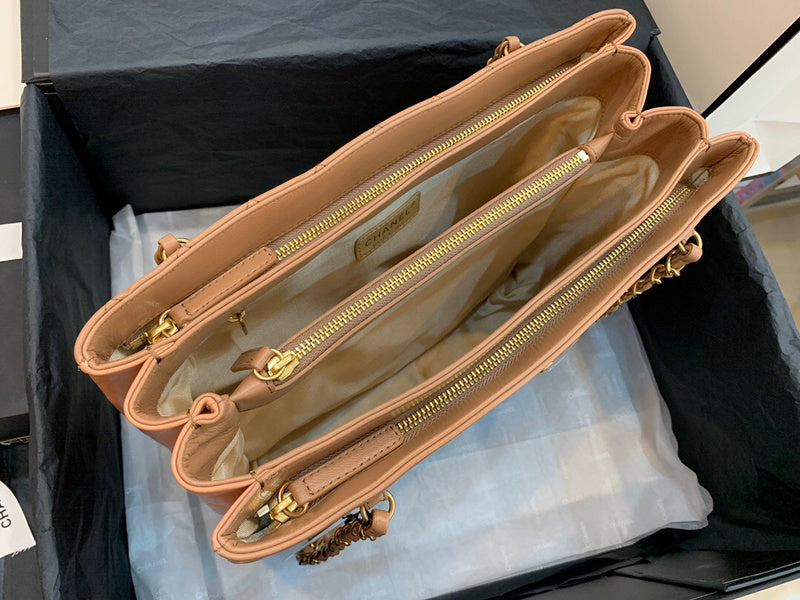 Dragons Bags Detail