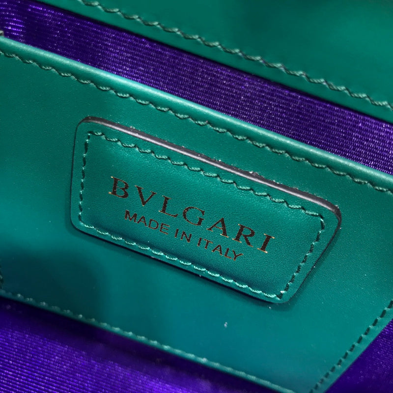 Dragons Bags Detail