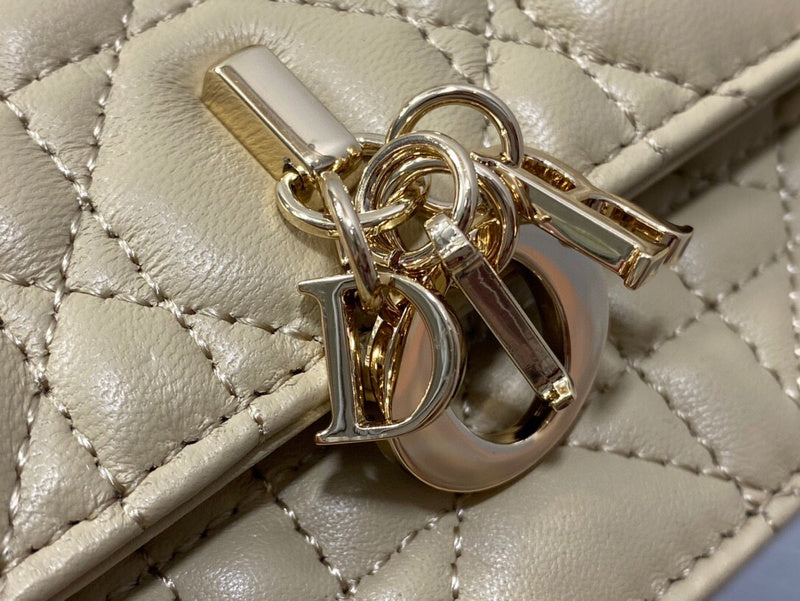 Dragons Bags Detail