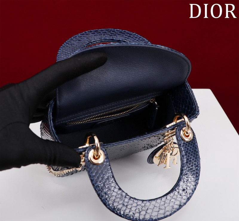 Dragons Bags Detail