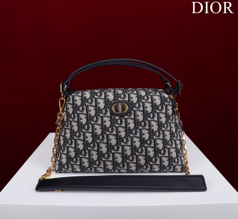 Dragons Bags Detail