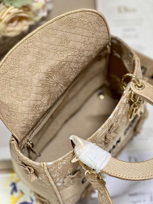 Dragons Bags Detail