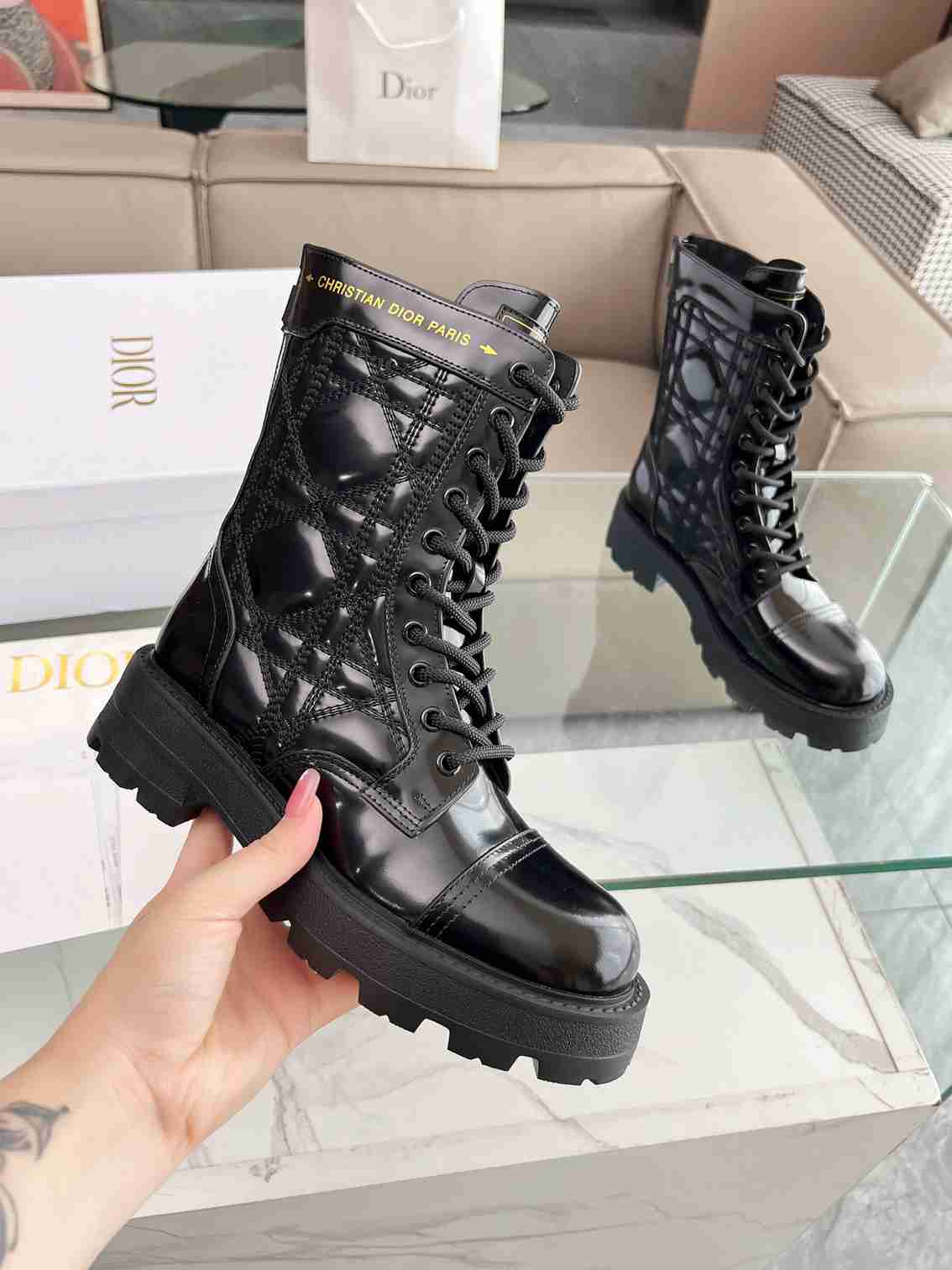 VBS D UNIT ANKLE BOOT QUILTED CANNAGE CALFSKIN BLACK KCI995CQC S900