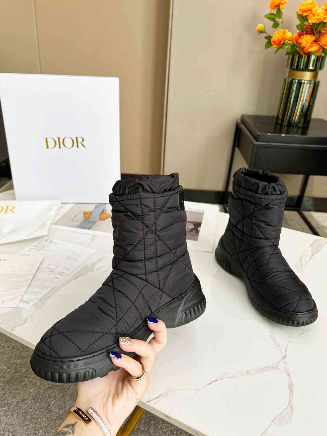 VBS FROST ANKLE BOOT BLACK QUILTED NYLON BLACK