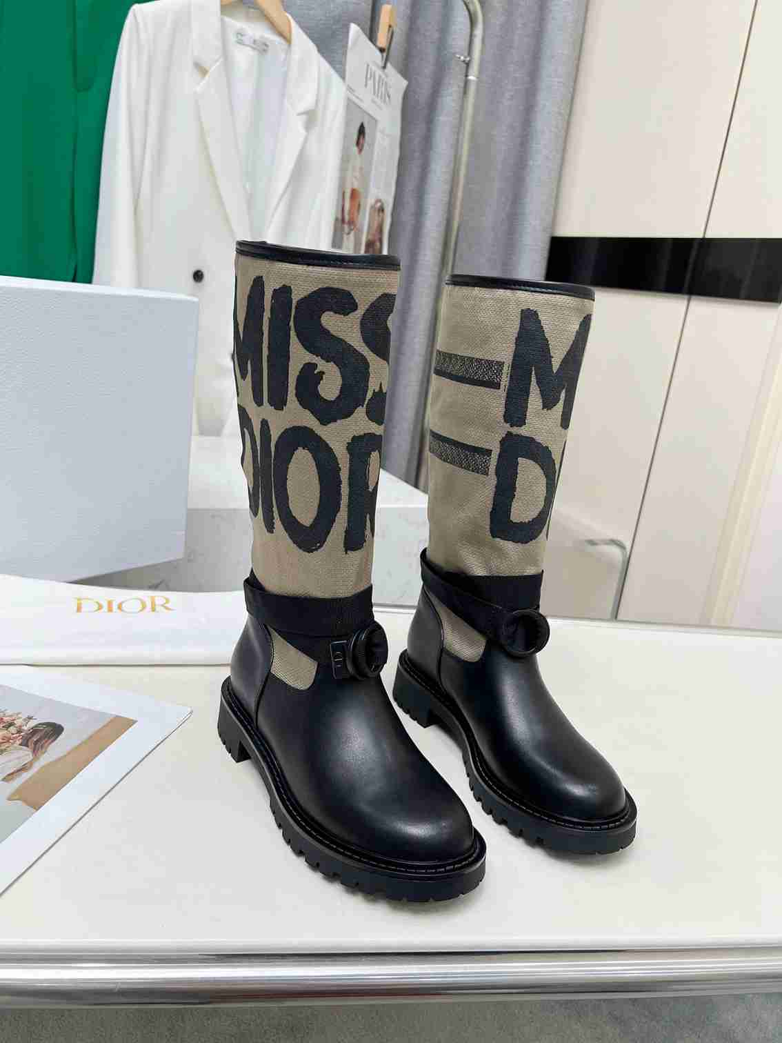 VBS D MAJOR BOOT WITH MISS VBS PRINT WARM TAUPE KDI929CMV S44X