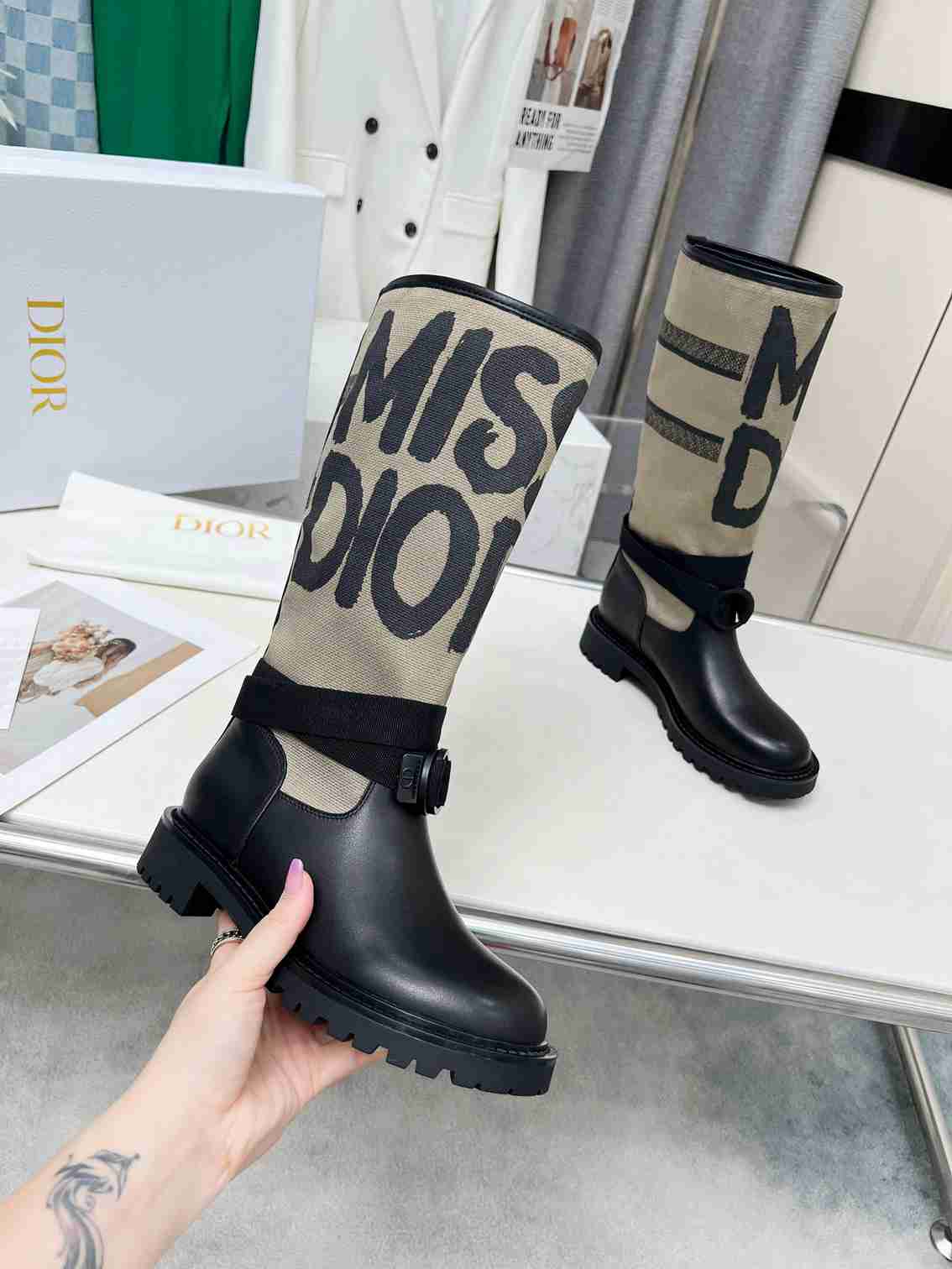 VBS D MAJOR BOOT WITH MISS VBS PRINT WARM TAUPE KDI929CMV S44X