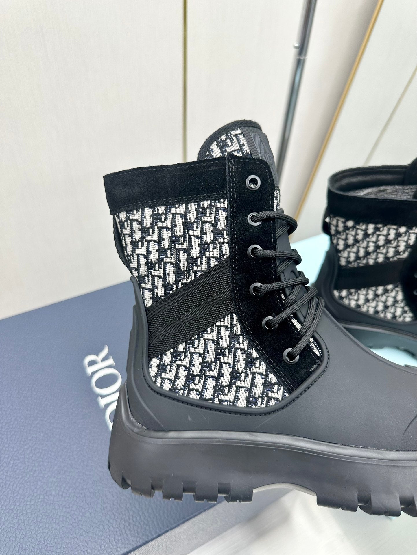 VBS GARDEN LACE UP BOOT BLACK 3BO315ZYH H961