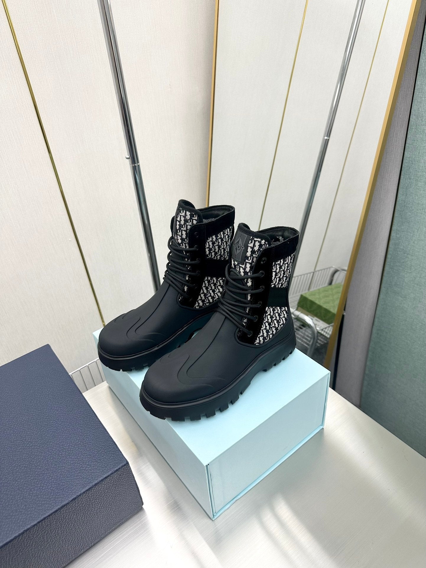 VBS GARDEN LACE UP BOOT BLACK 3BO315ZYH H961