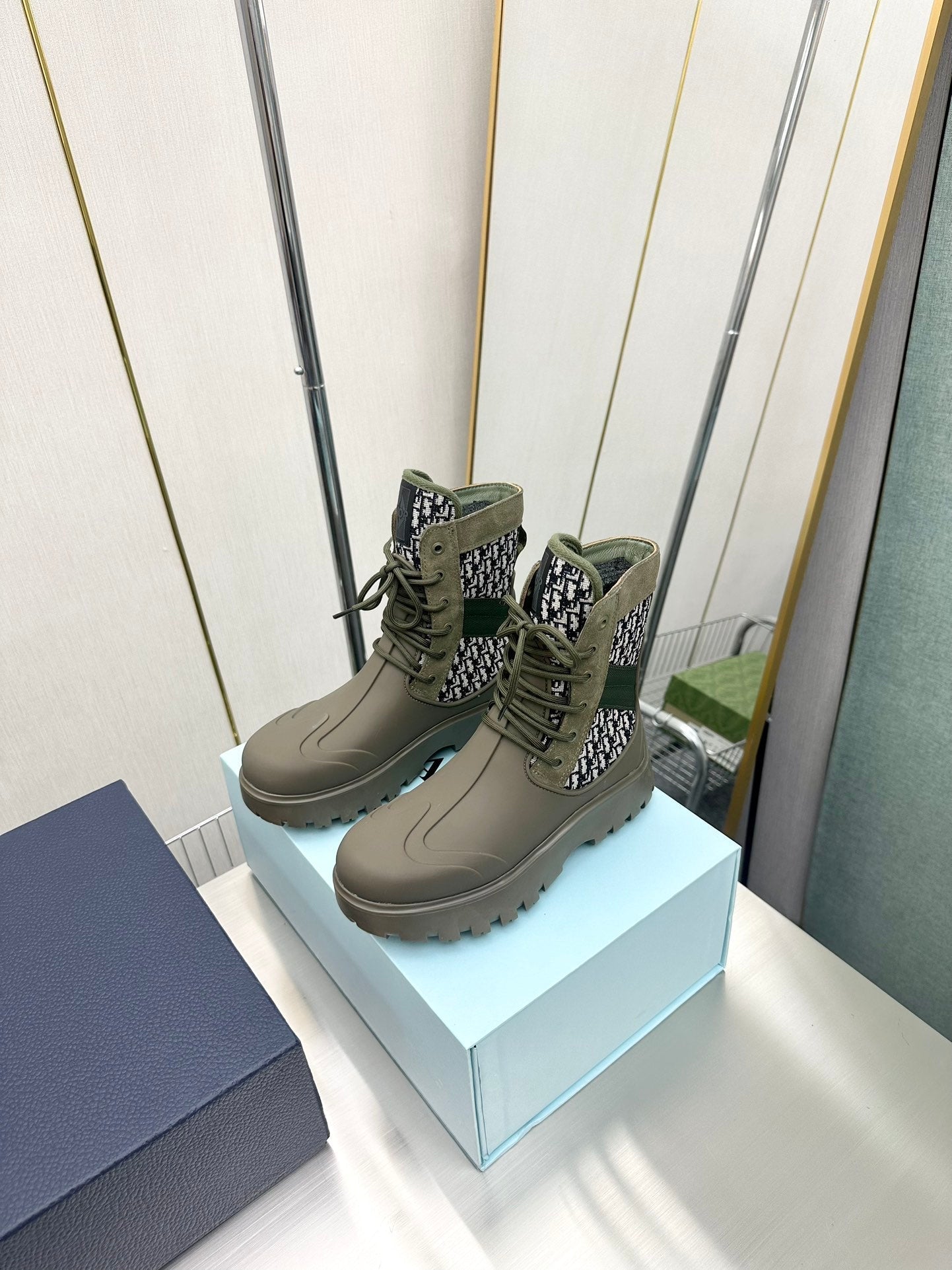 VBS GARDEN LACE UP BOOT GREEN