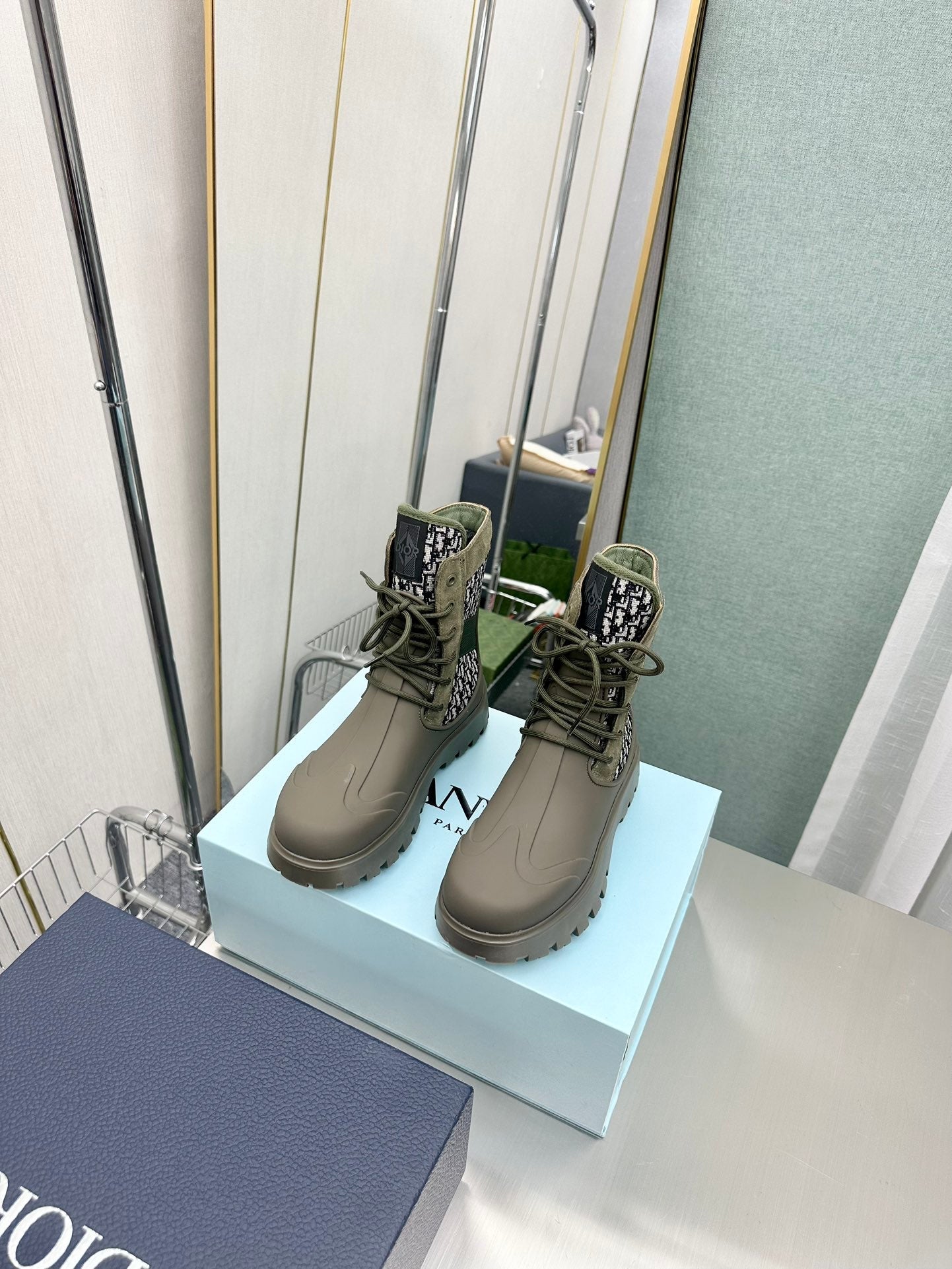 VBS GARDEN LACE UP BOOT GREEN