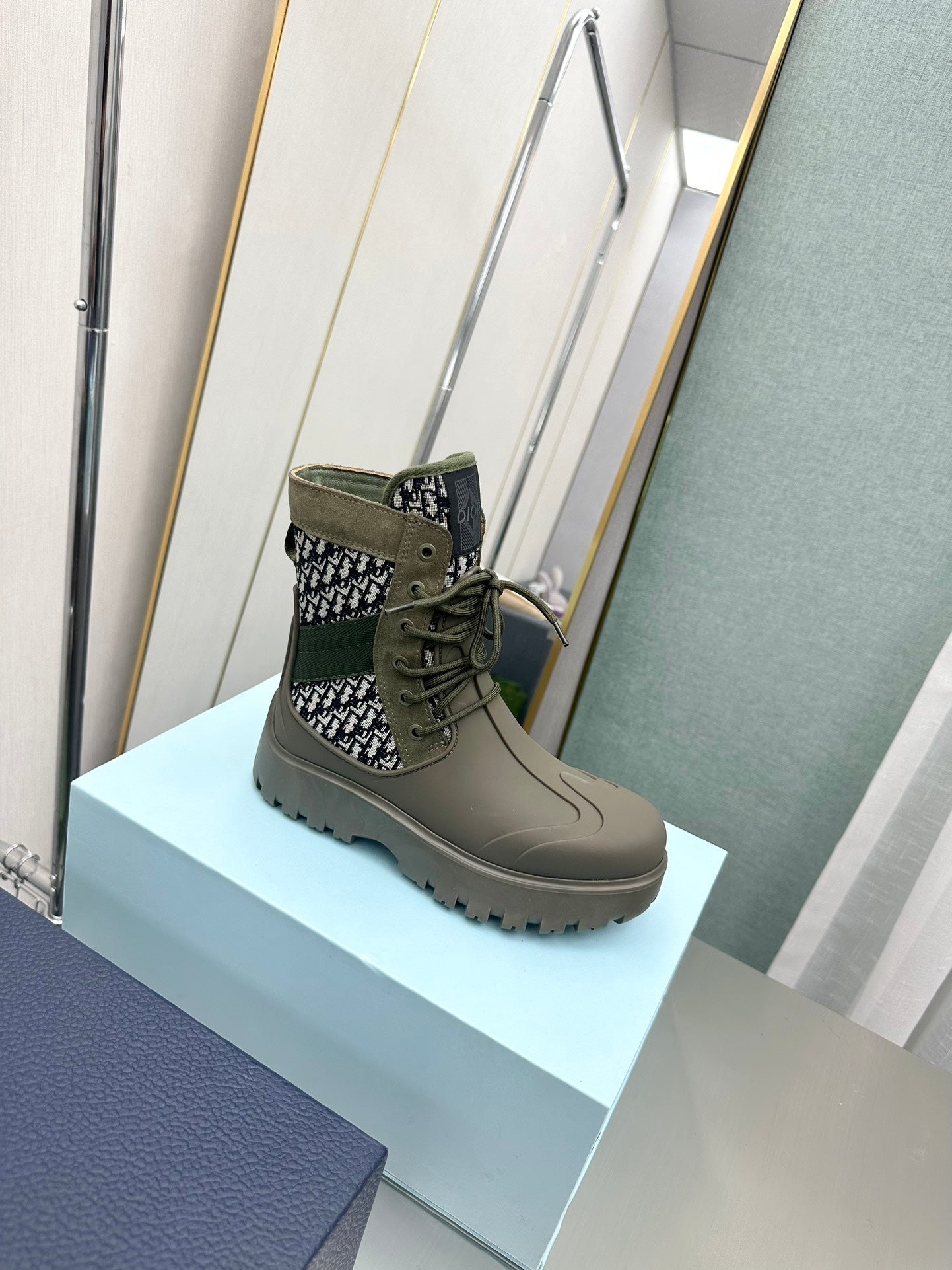 VBS GARDEN LACE UP BOOT GREEN