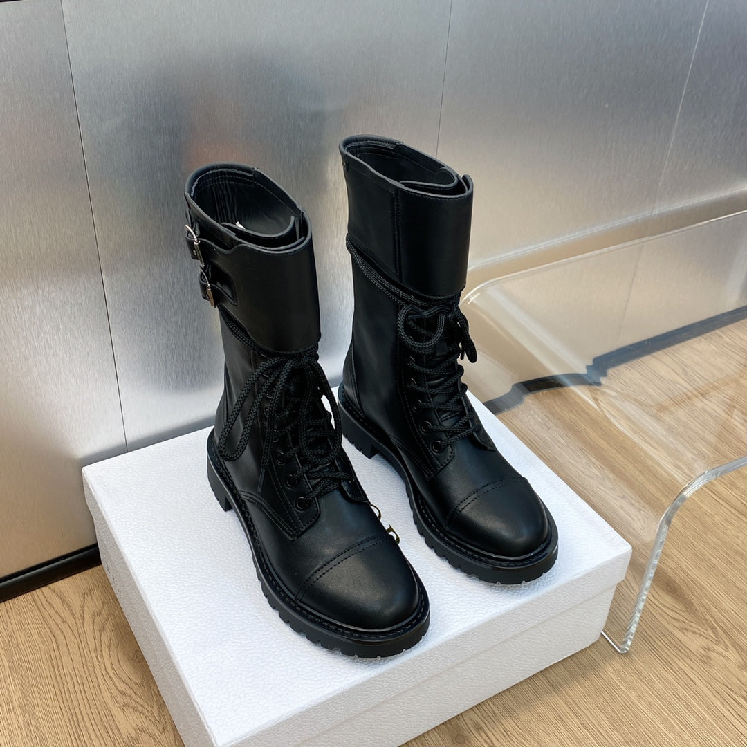 DD D TRAP ANKLE BOOT BLACK