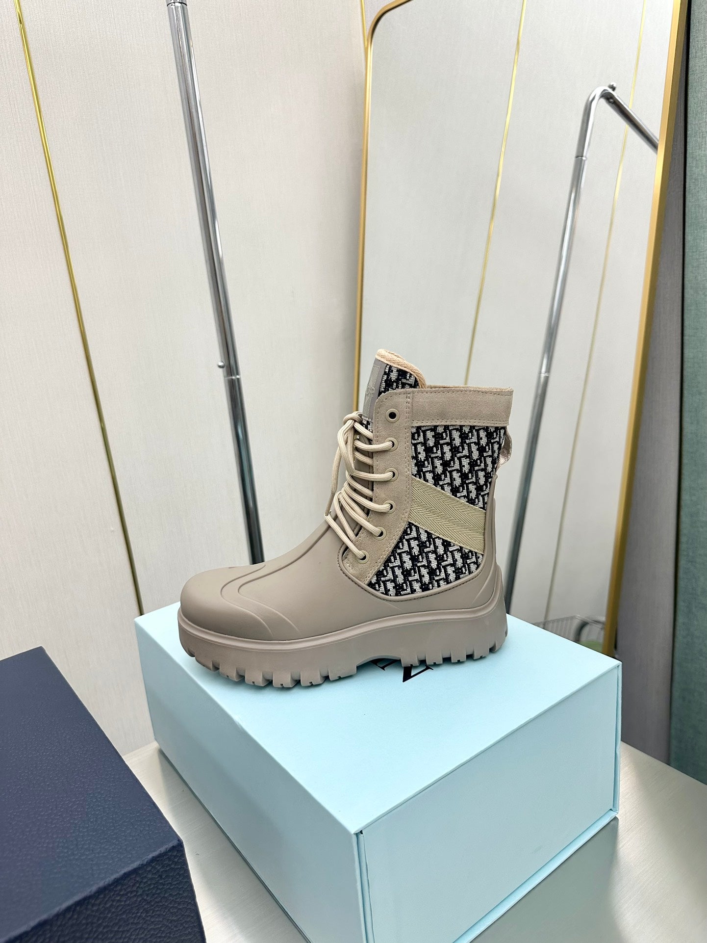 DD GARDEN LACE UP BOOT BEIGE 3BO315ZYH H164