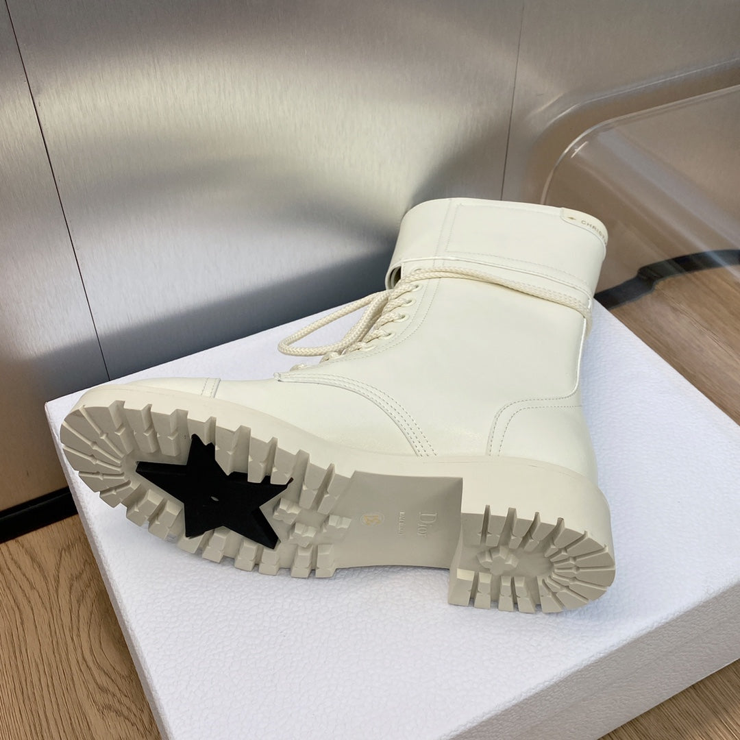 DD D TRAP ANKLE BOOT WHITE