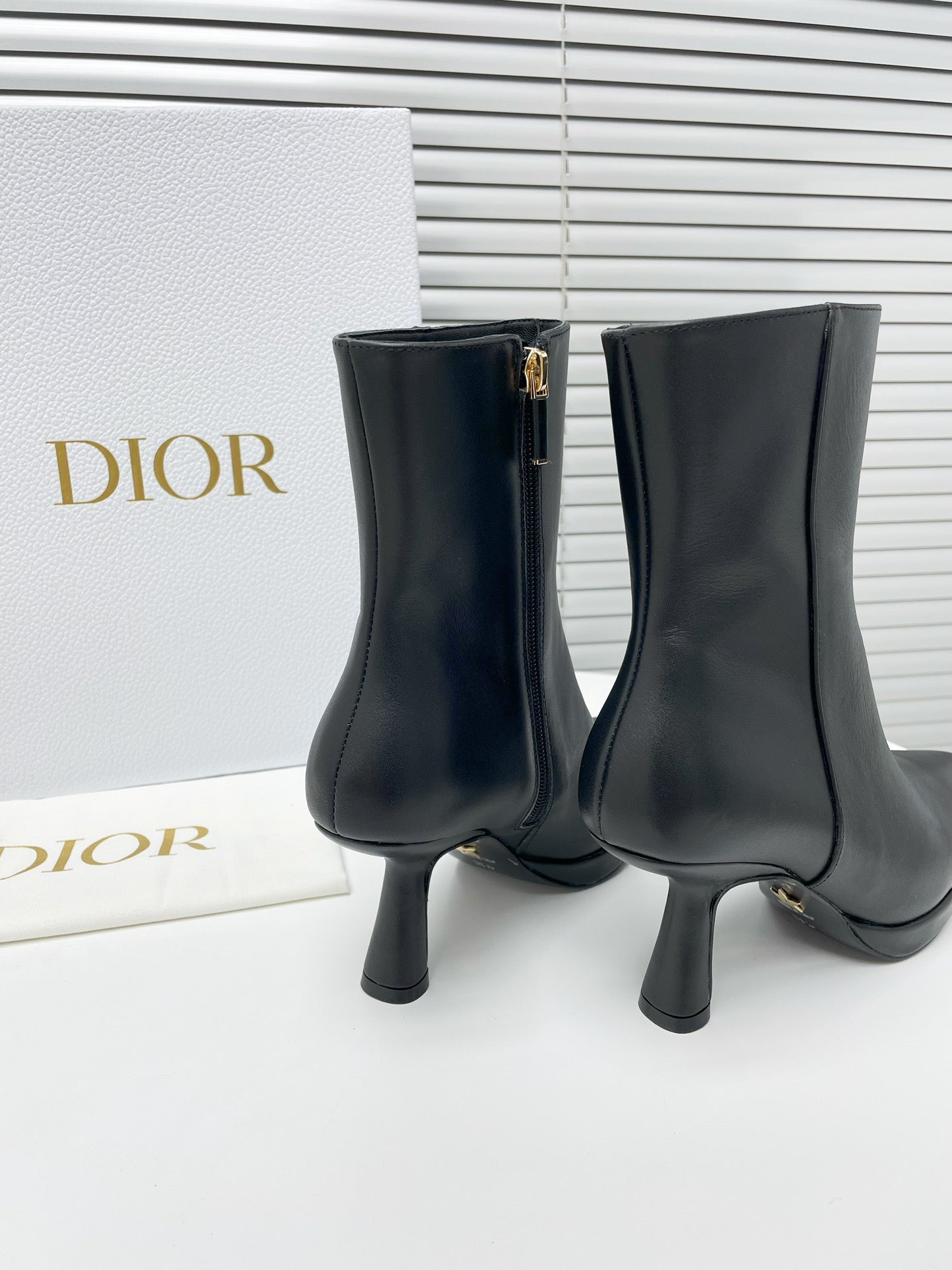 DD LEATHER ANKLE BOOTS BLACK