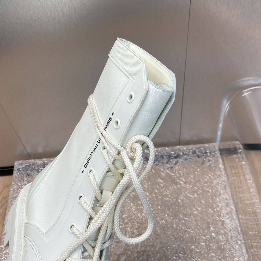 DD D TRAP ANKLE BOOT WHITE