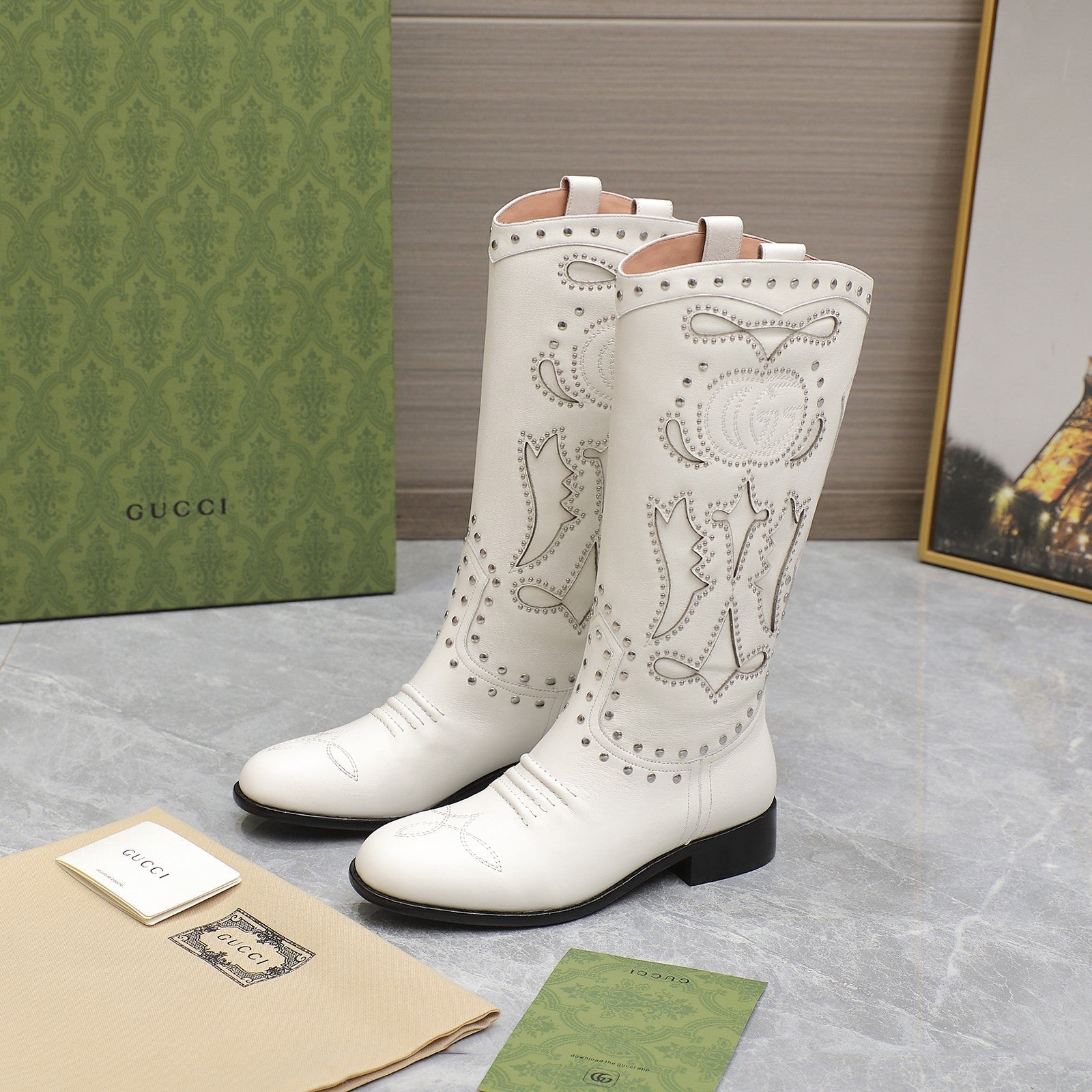 Vbs WOMEN'S BOOT WITH DOUBLE G AND STUDS WHITE