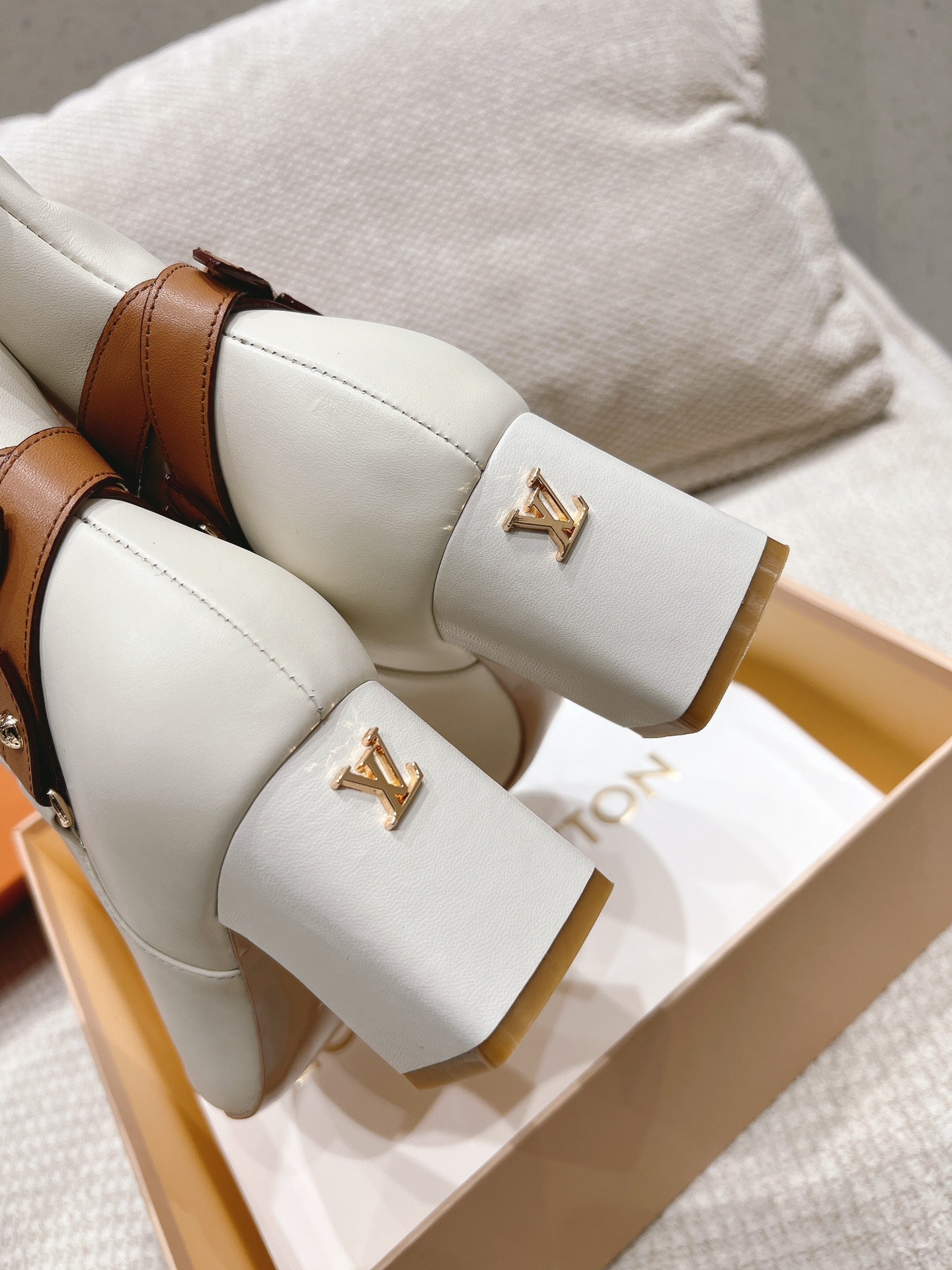 nmb PARISIENNE ANKLE BOOT WHITE
