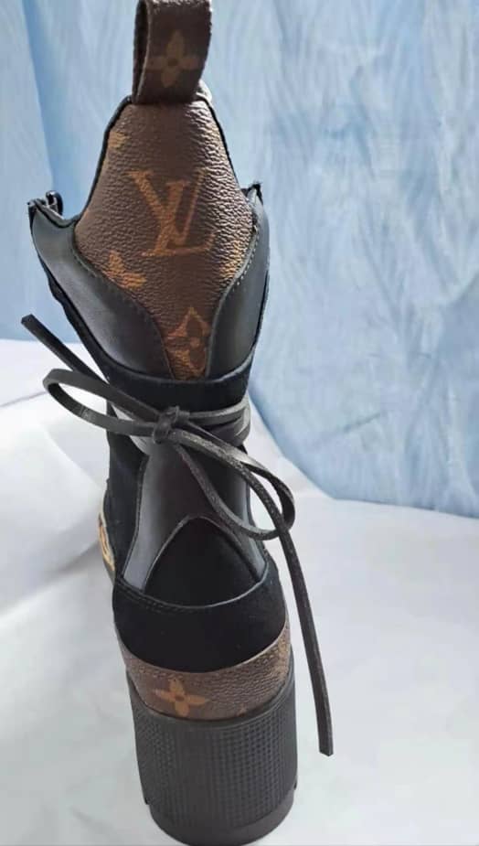 nmb LAUREATE PLATFORM DESERT BOOTS BLACK 1A5NNU