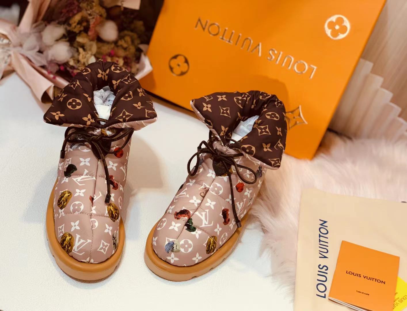 nmb PILLOW COMFORT ANKLE BOOT MONOGRAM PINK