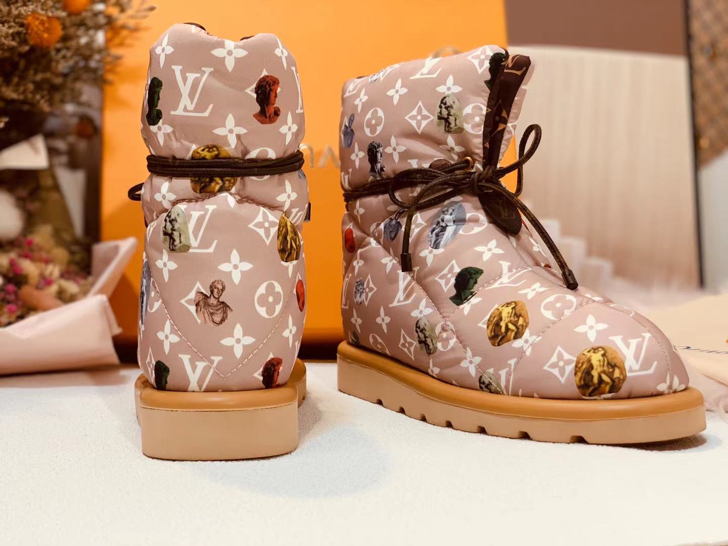 nmb PILLOW COMFORT ANKLE BOOT MONOGRAM PINK
