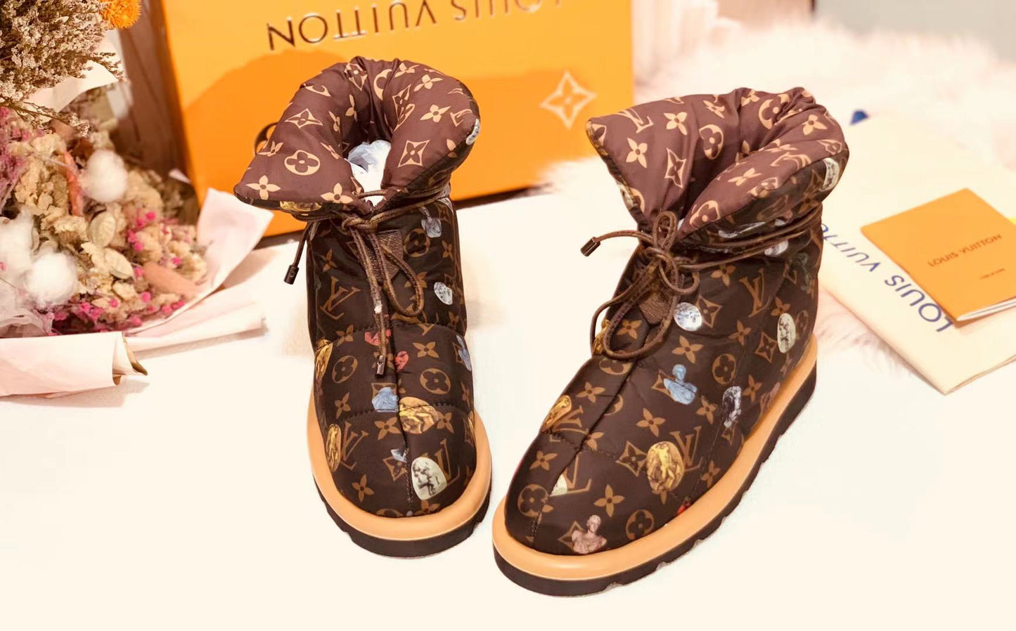 nmb PILLOW COMFORT ANKLE BOOT MONOGRAM CANVAS