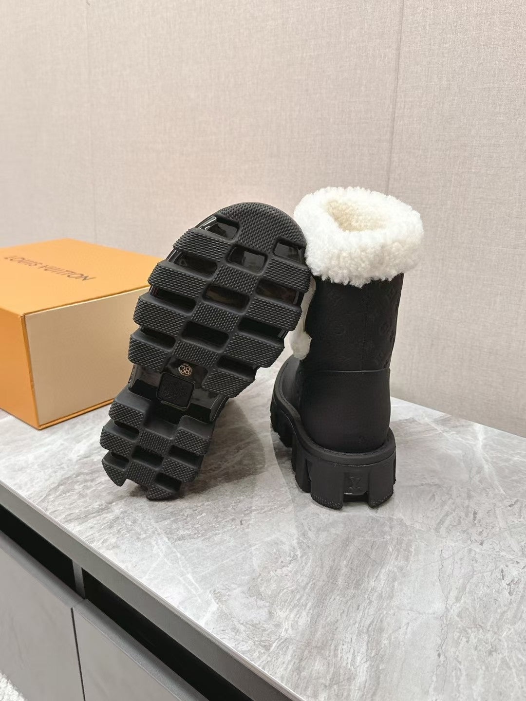 nmb ANKLE BOOTS IN BRONZE BLACK