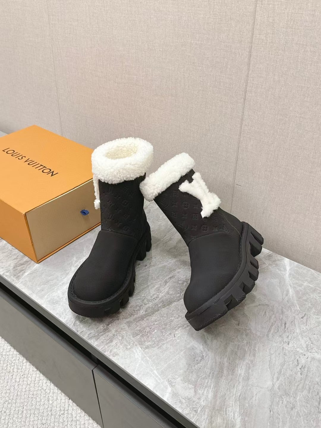 VBS ANKLE BOOTS IN BRONZE BLACK