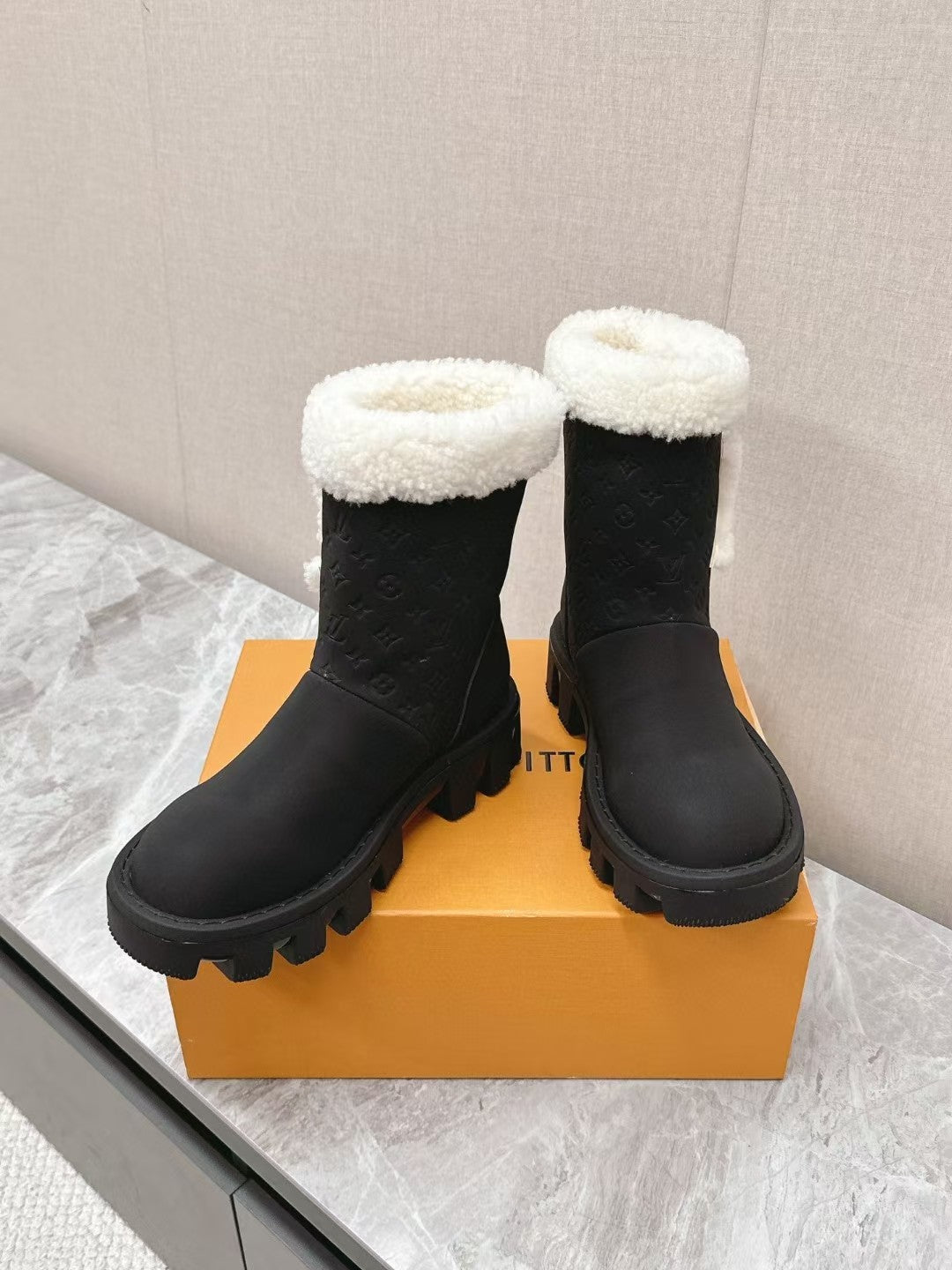 nmb ANKLE BOOTS IN BRONZE BLACK