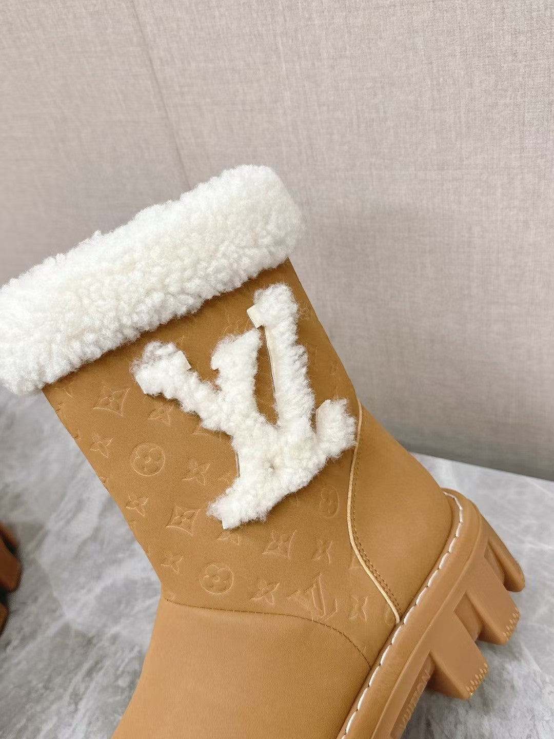 VBS ANKLE BOOTS IN BRONZE BROWN