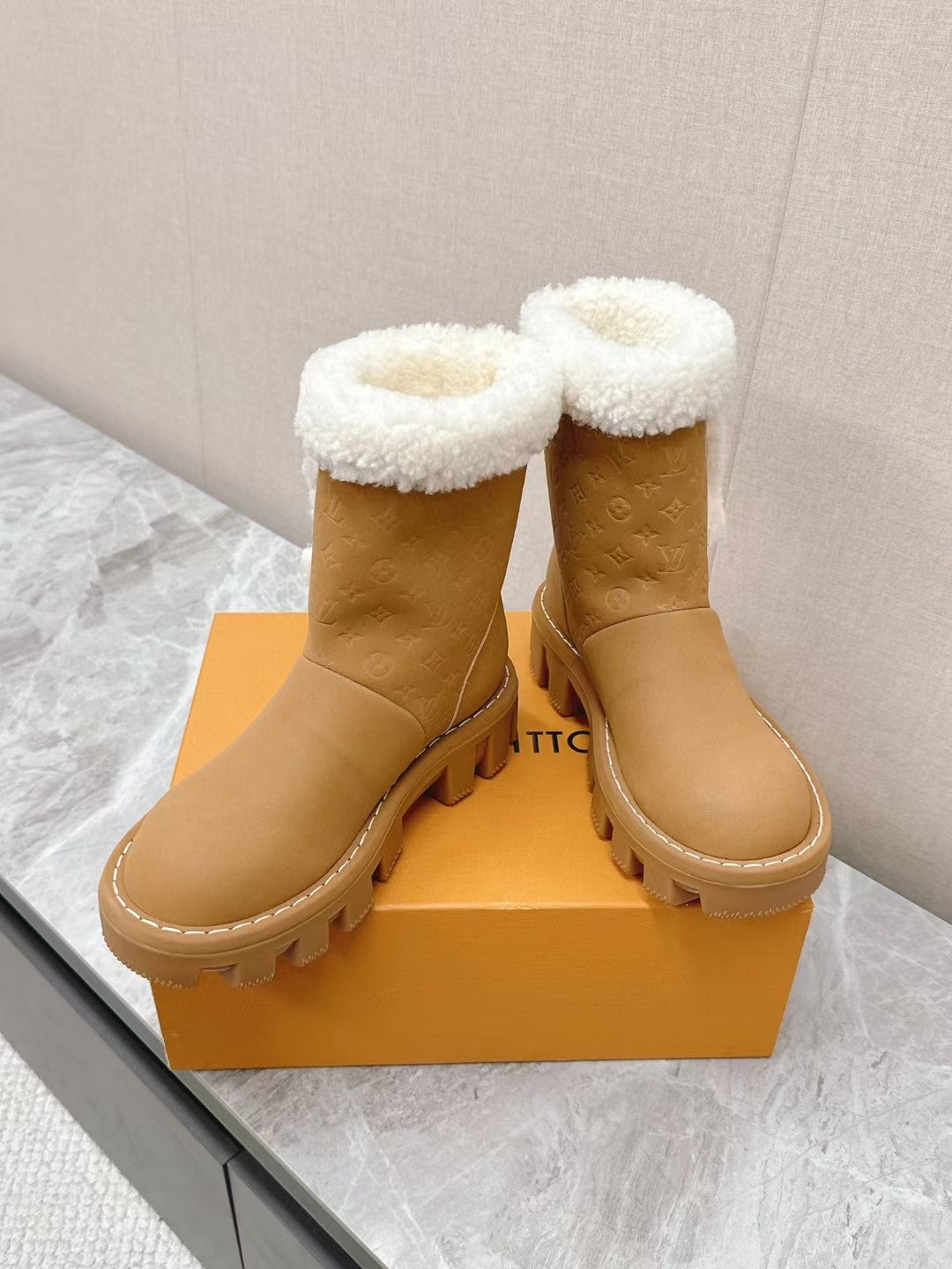 VBS ANKLE BOOTS IN BRONZE BROWN