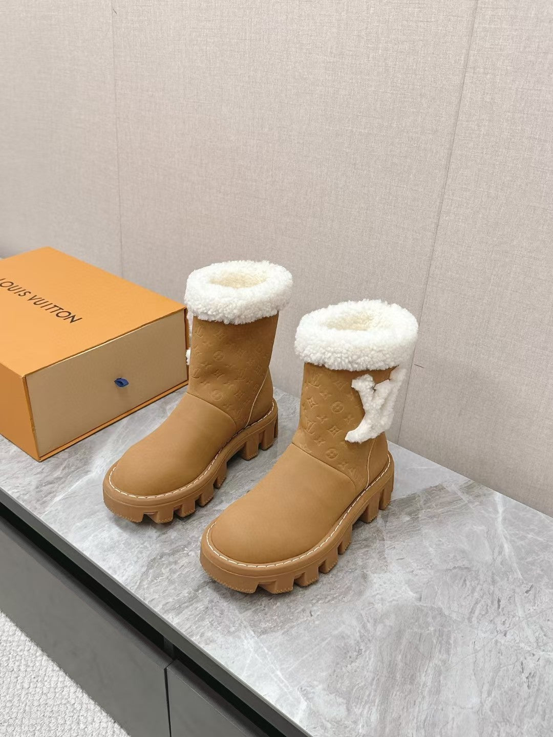 VBS ANKLE BOOTS IN BRONZE BROWN