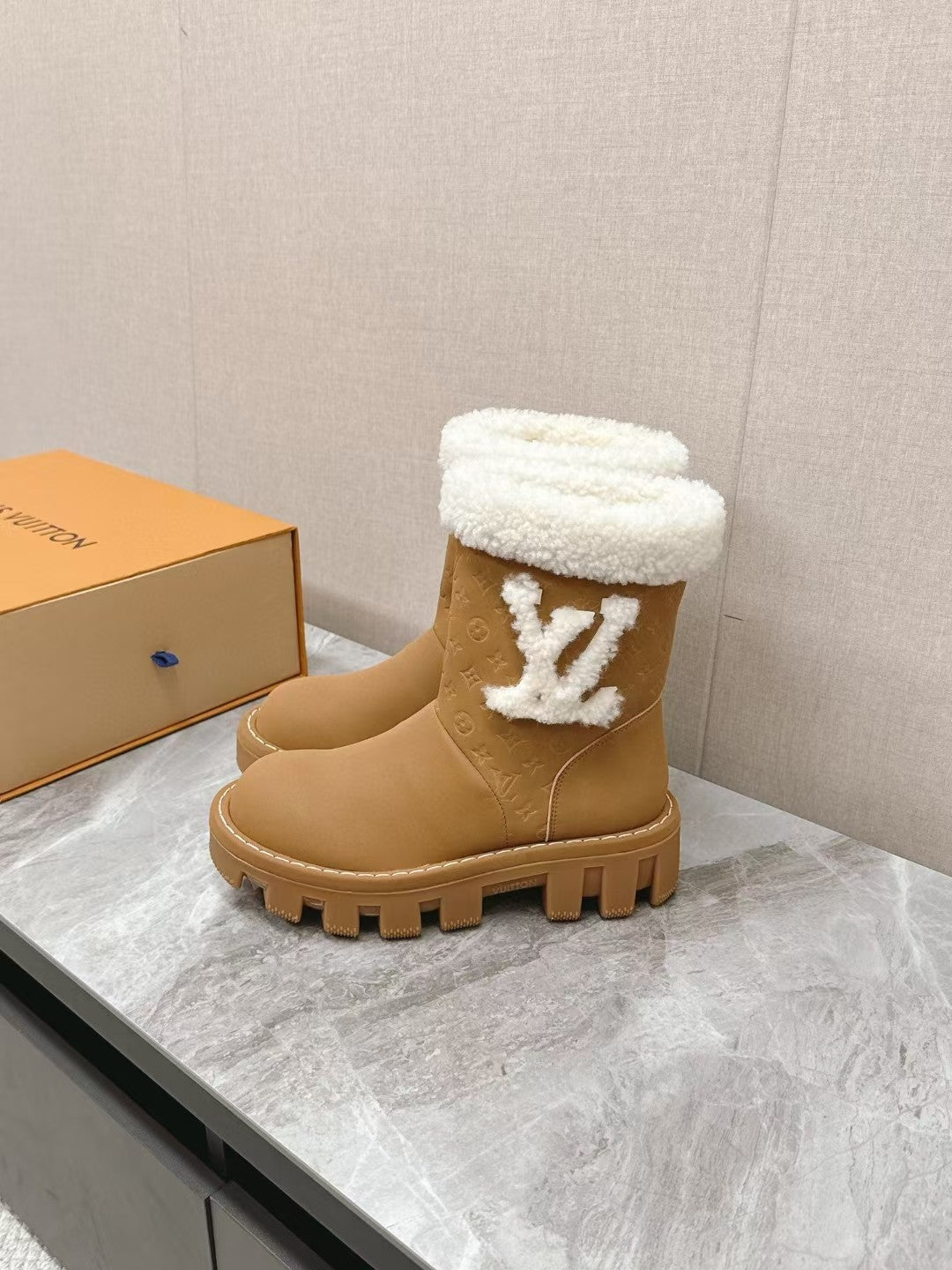 VBS ANKLE BOOTS IN BRONZE BROWN