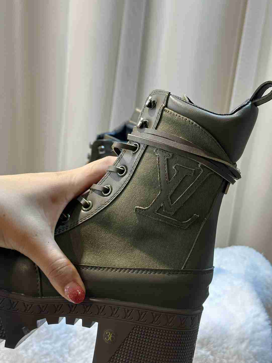 VBS LAUREATE PLATFORM DESERT BOOT KAKI GREEN 1AC7S9