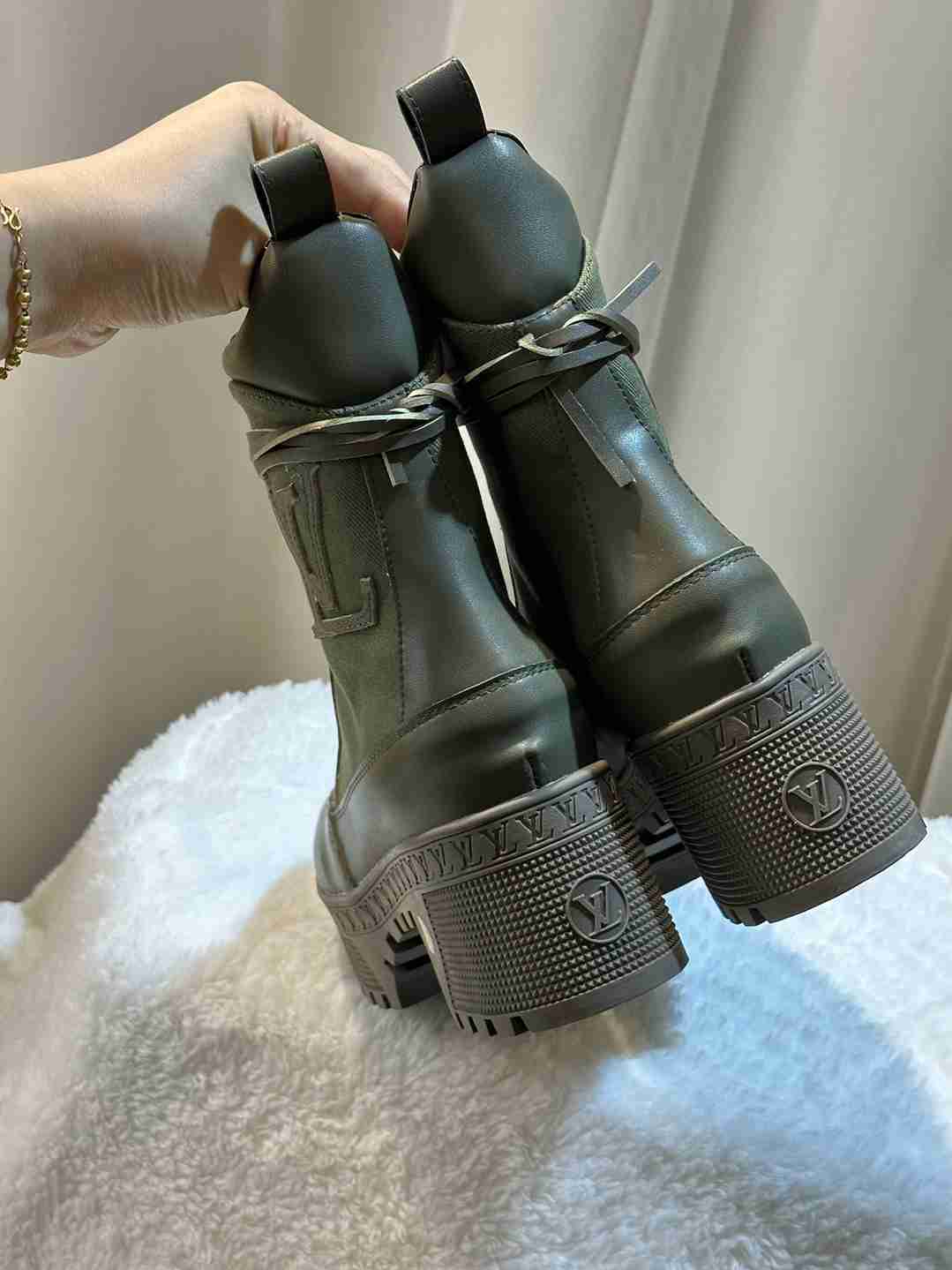 nmb LAUREATE PLATFORM DESERT BOOT KAKI GREEN 1AC7S9