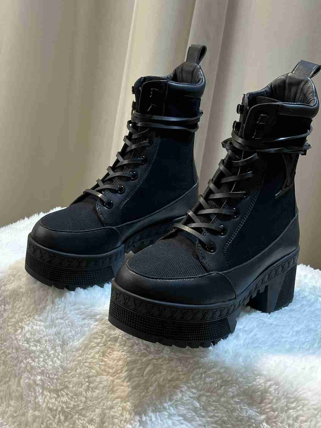 VBS LAUREATE PLATFORM DESERT BOOT BLACK 1AC7RO