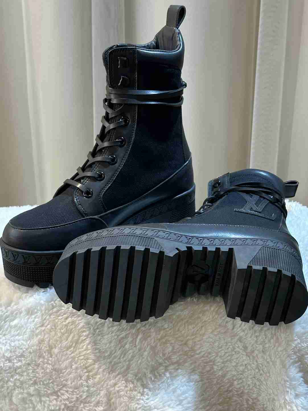 VBS LAUREATE PLATFORM DESERT BOOT BLACK 1AC7RO