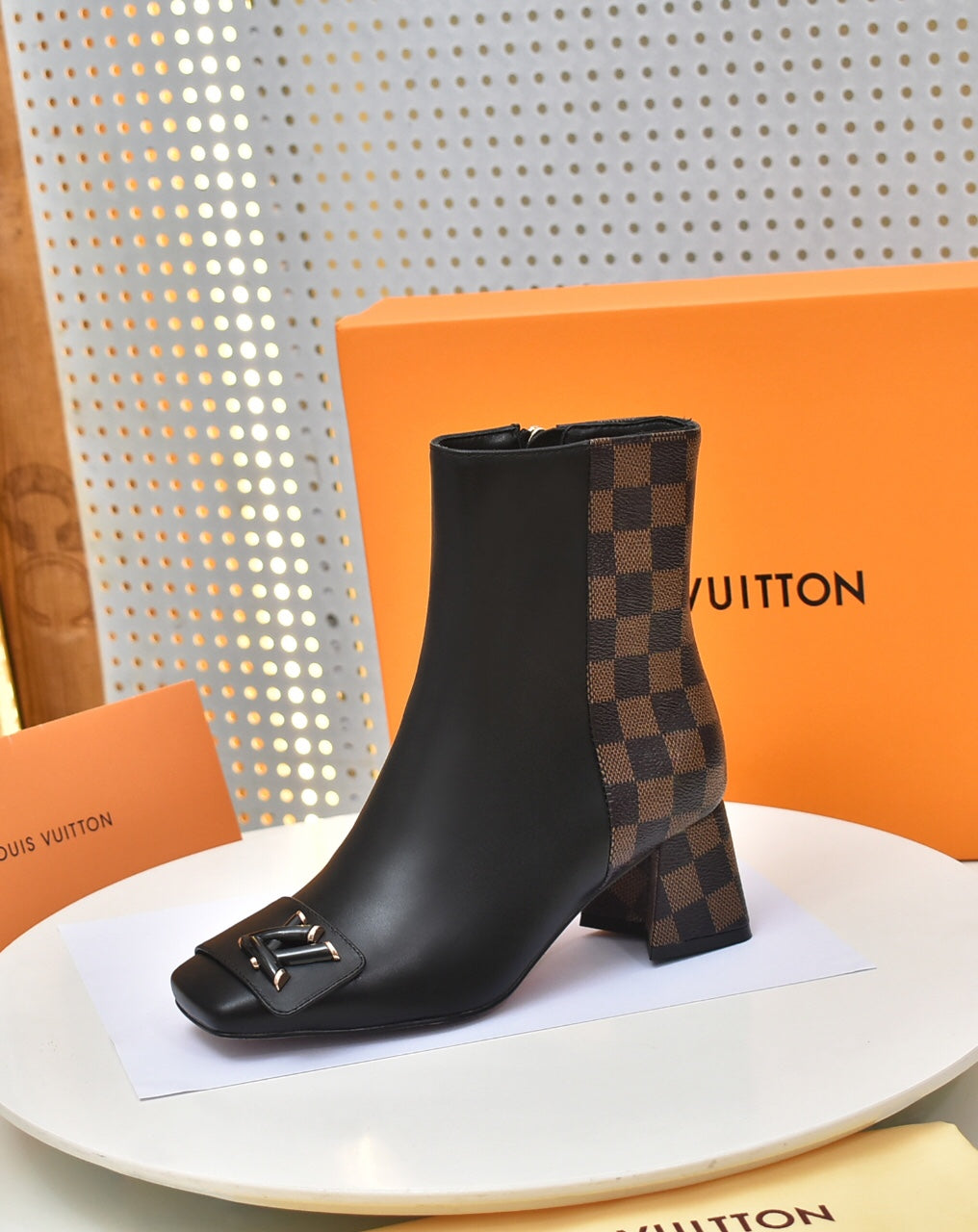 nmb SHAKE ANKLE BOOTS BLACK AND BROWN