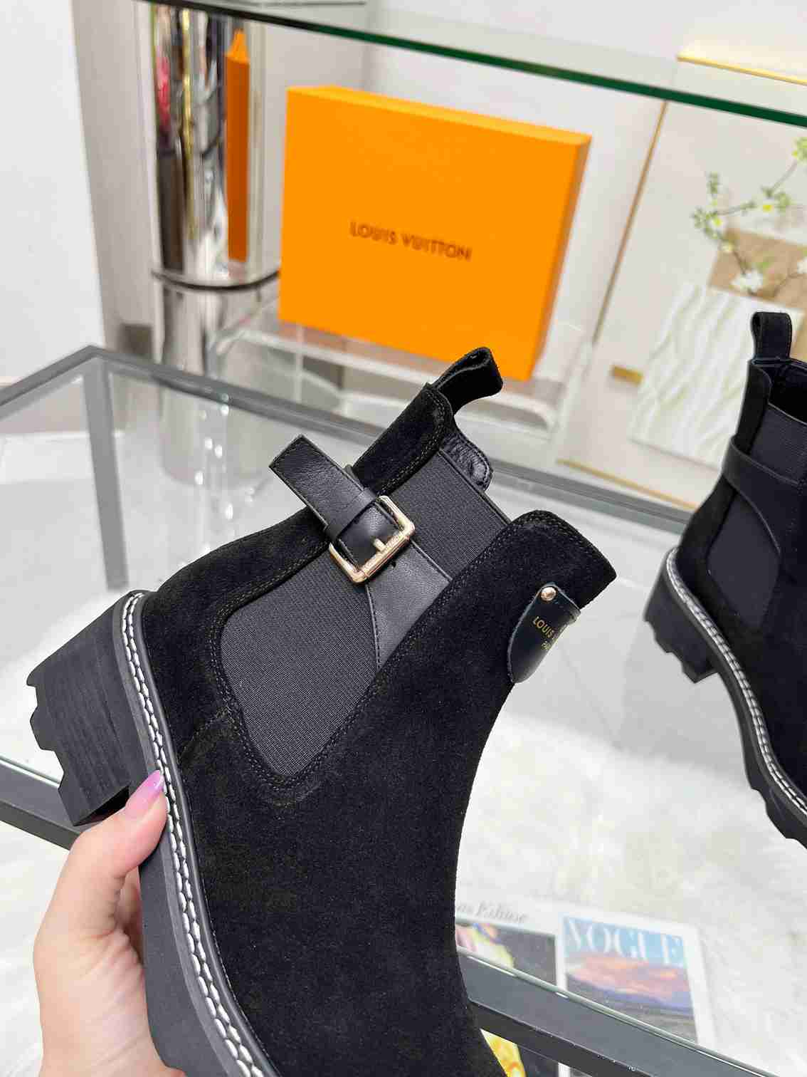 VBS VBS BEAUBOURG ANKLE BOOT SUEDE IN BLACK 1ACKCJ
