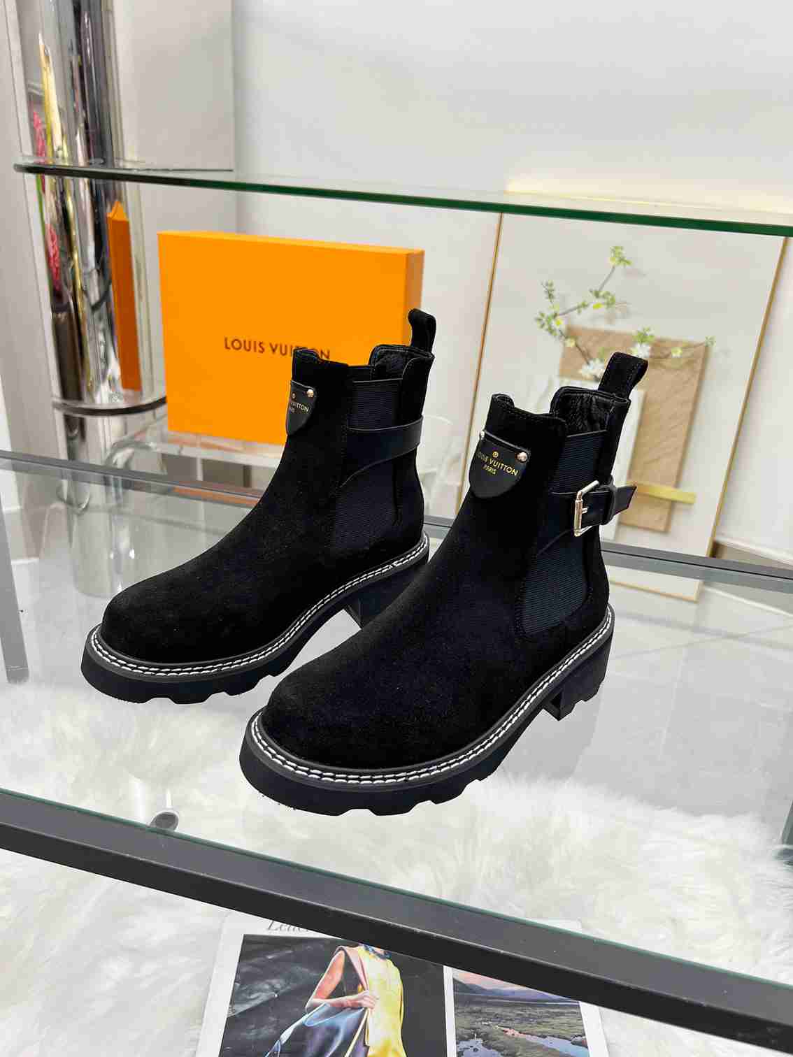 VBS VBS BEAUBOURG ANKLE BOOT SUEDE IN BLACK 1ACKCJ