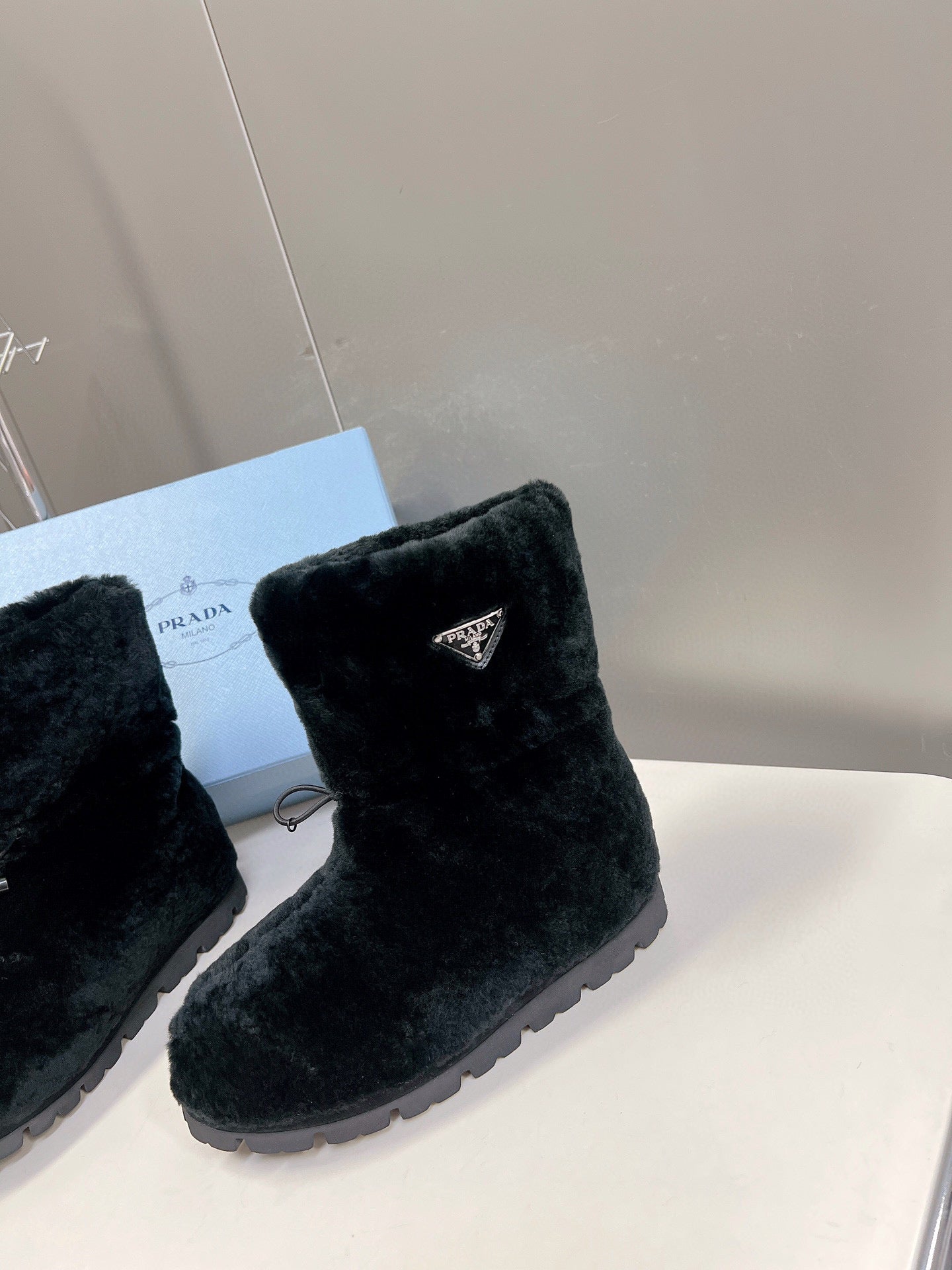 PD SHEARLING BOOTIES BLACK 1U258N 173 F0002 F ZF20